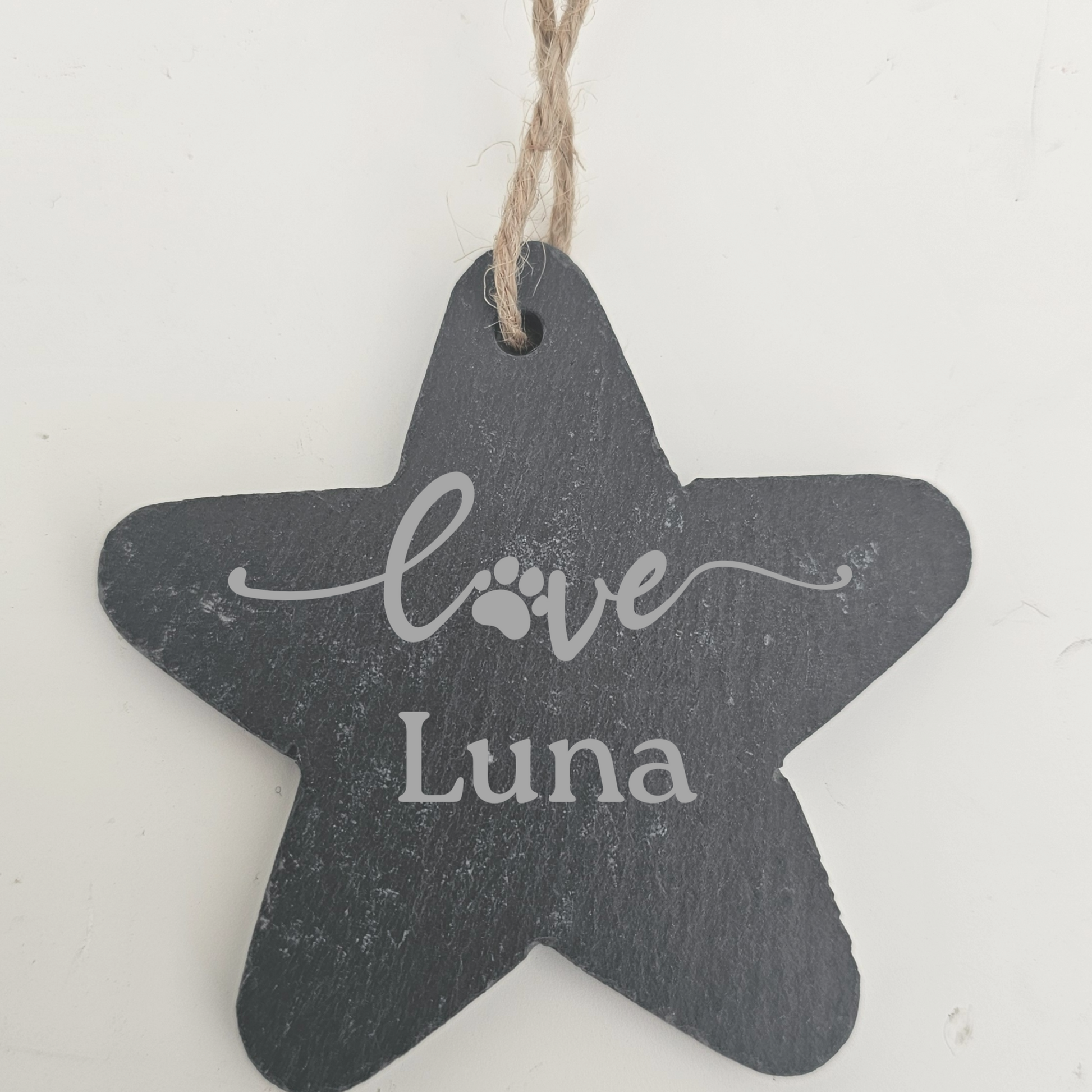 Star-shaped slate tag with 'love Luna' text on a white background